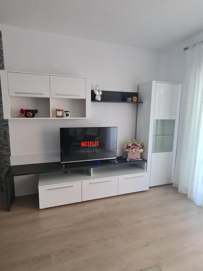 Apartmani Emily 普拉 外观 照片