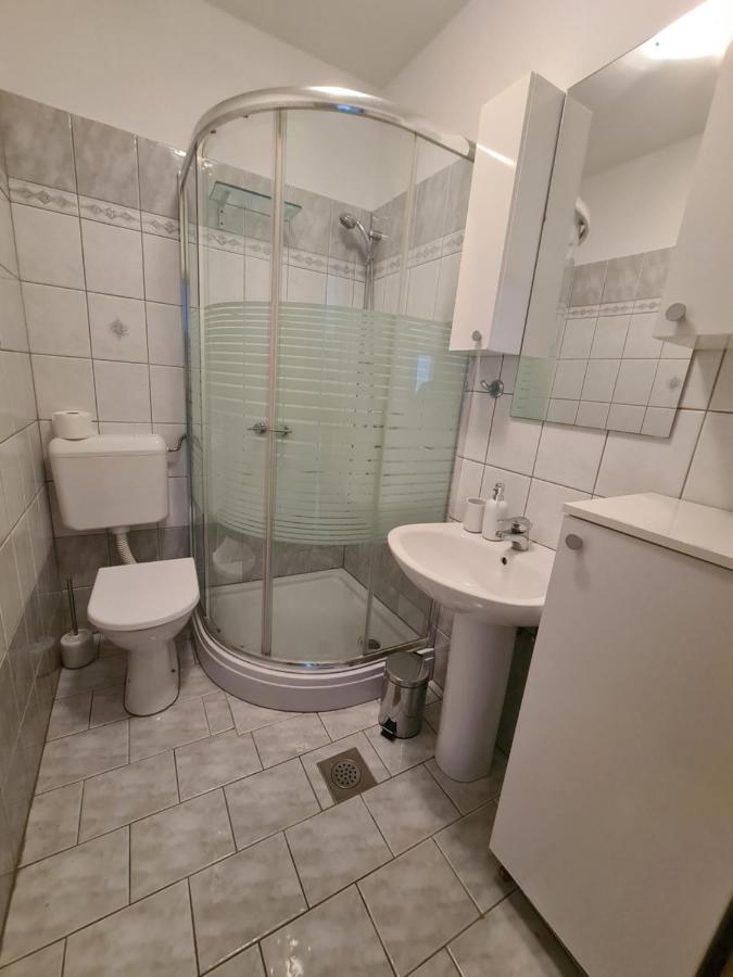Apartmani Emily 普拉 外观 照片