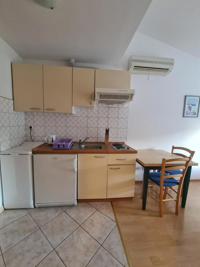 Apartmani Emily 普拉 外观 照片