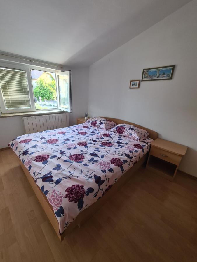 Apartmani Emily 普拉 外观 照片